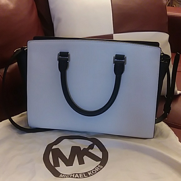 MK Large Black/White  Shelma  Saffiano Leather - Picture 4 of 7